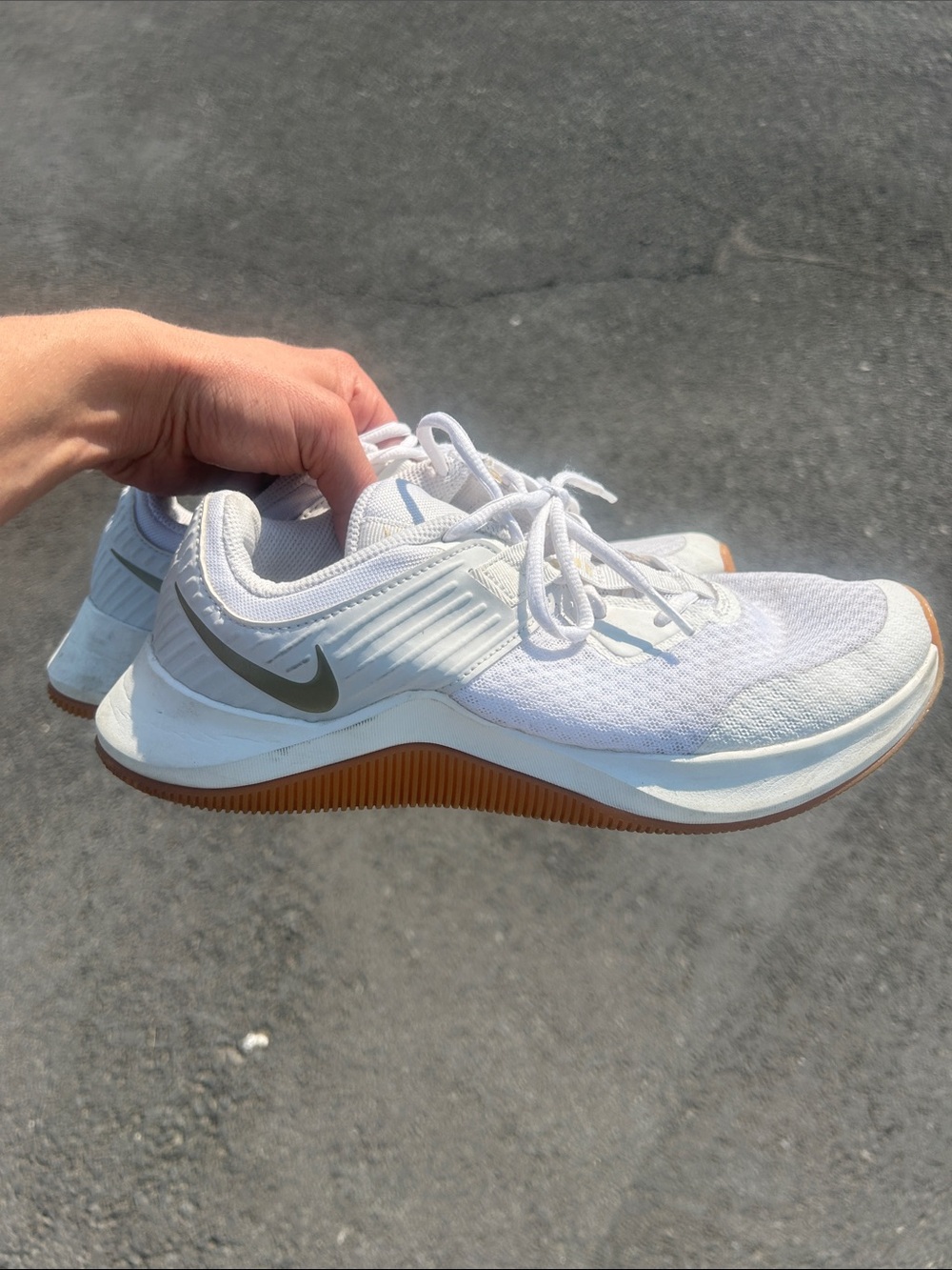 Nike Women's White and Gold Training Sneakers